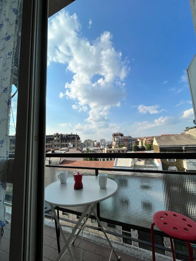 Fondazione Prada Apartment With Balcony Milan Exterior photo